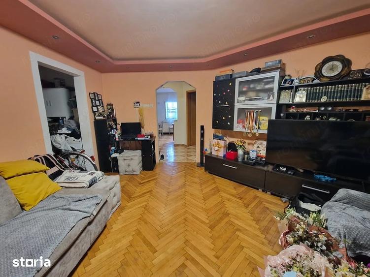 Apartament cu 3 camere decomandat în Soarelui