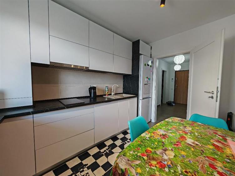 Apartament cu 3 camere decomandat, mobilat în Astra