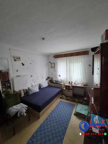 Apartament cu 3 camere semidecomandat în Babadag