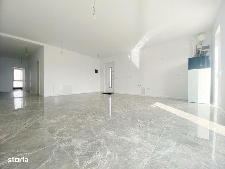 Casă cu 3 camere decomandat în Ghiroda
