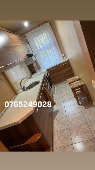 Apartament cu 3 camere semidecomandat în Rahova