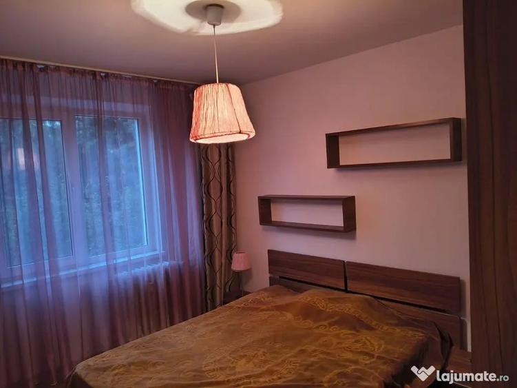 Apartament cu 3 camere decomandat în Lacul Tei