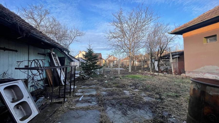 Casă individuală cu 4 camere cu Canalizare în Central