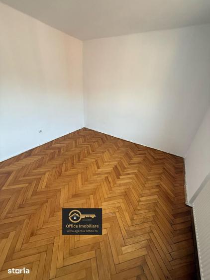 Apartament cu 3 camere semidecomandat în Orașul Vechi