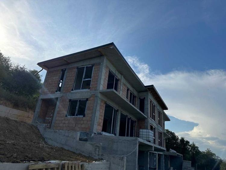 Duplex cu 4 camere cu Garaj în Feleacu