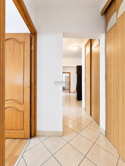 Apartament cu 3 camere decomandat, mobilat în Moinești