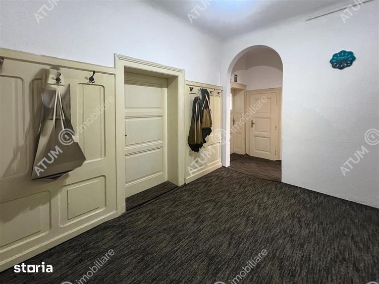Apartament cu 4 camere decomandat în Central
