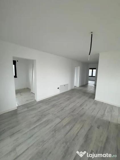 Casă cu 4 camere cu Teren 600 Mp în Satu Nou de Jos