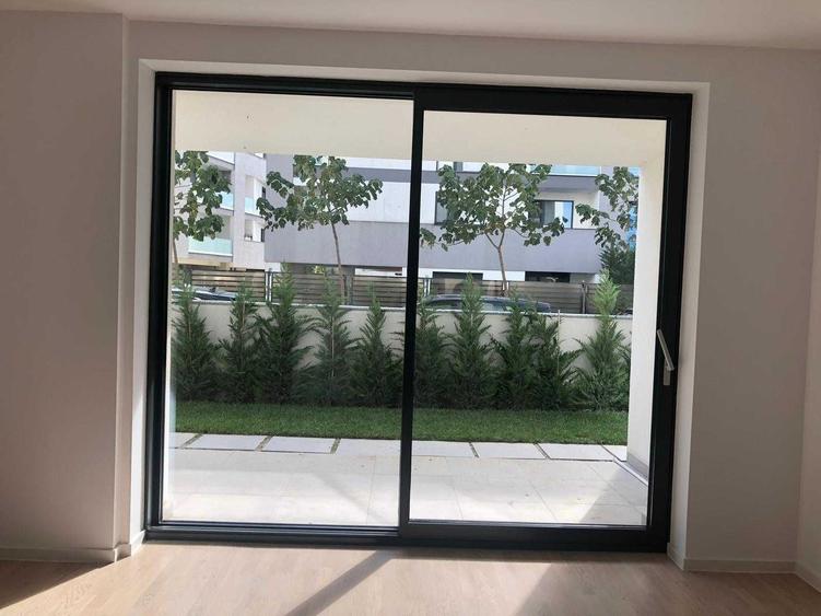 Apartament cu 3 camere semidecomandat în Odăile