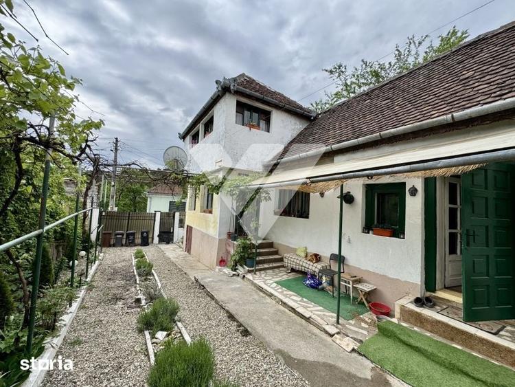 Casă cu 6 camere cu Teren 1130 Mp în Central