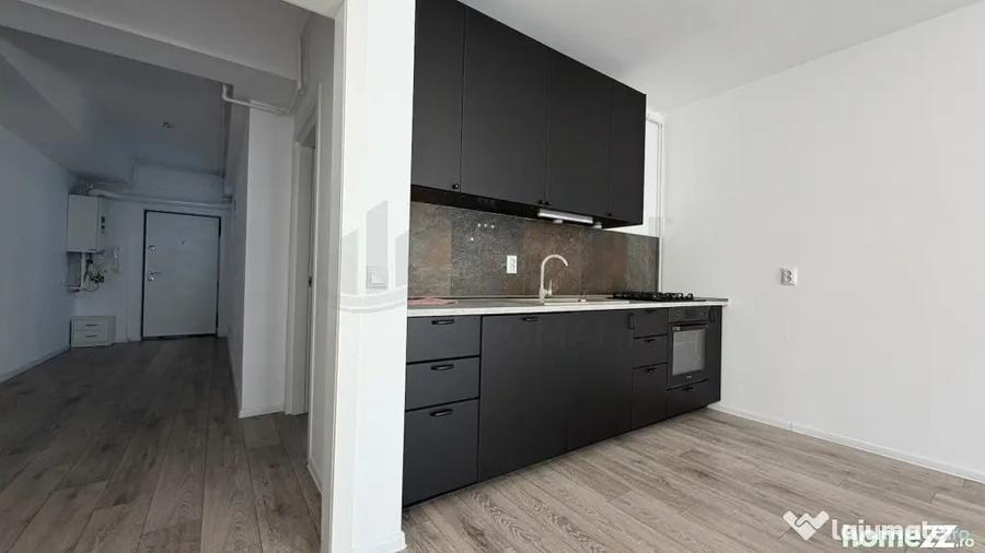 Apartament cu 4 camere semidecomandat în Iancului