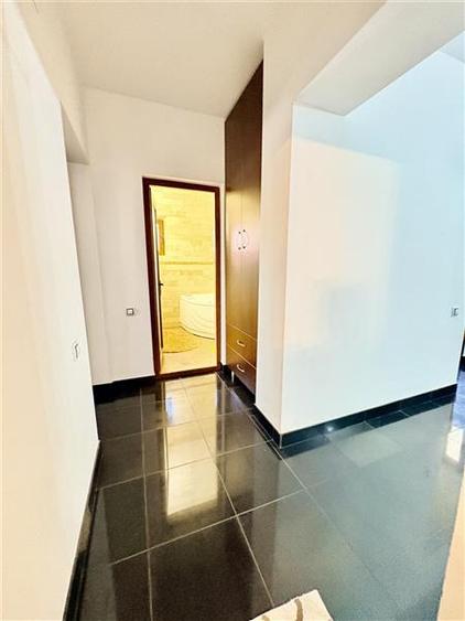 Apartament cu 3 camere decomandat, mobilat în Anda