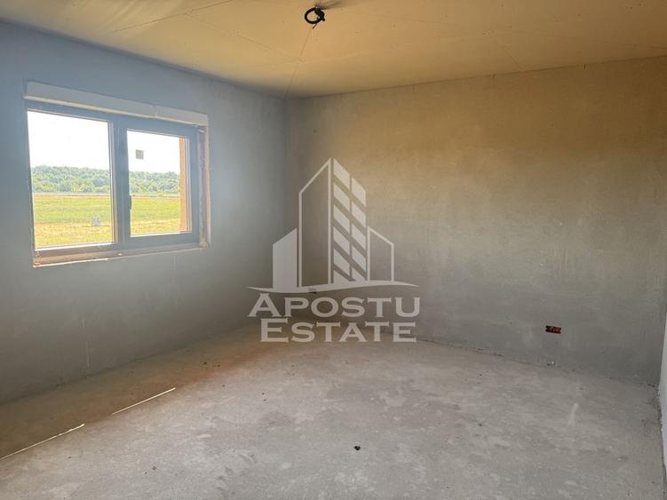 Casă cu 5 camere cu Teren 602 Mp în Ghiroda