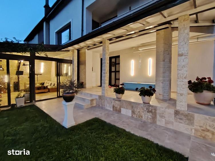 Casă cu 7 camere cu Teren 900 Mp în Corbeanca