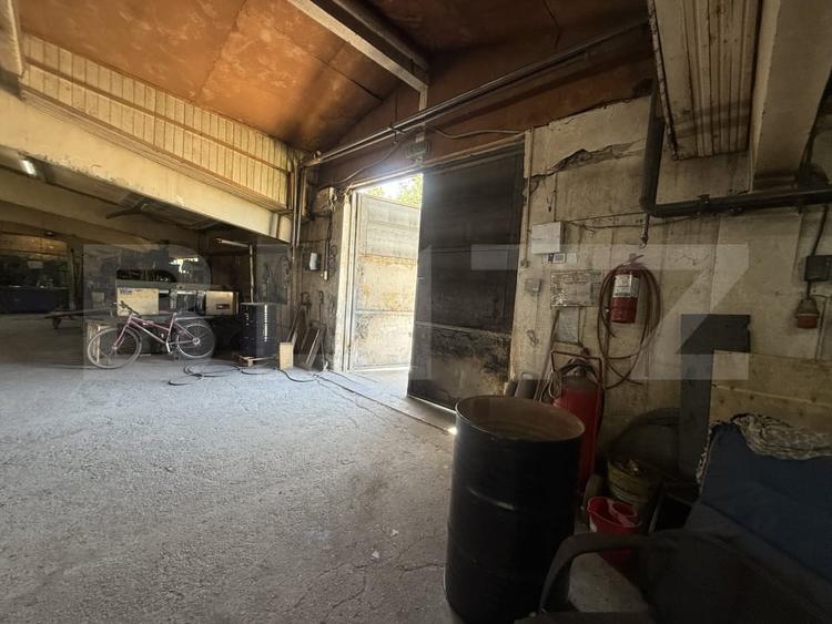 Spațiu industrial, de 1,050 mp, în Industrială