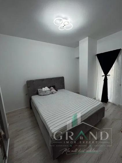 Apartament cu 3 camere semidecomandat, mobilat în Semicentral