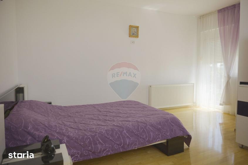 Casă cu 7 camere cu Teren 3093 Mp în Girov