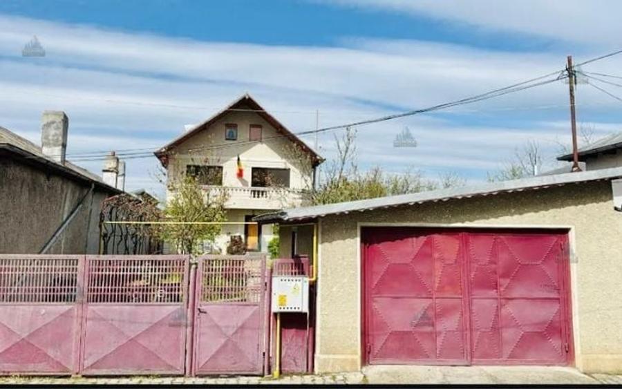 Casă individuală cu 5 camere cu Canalizare în Central