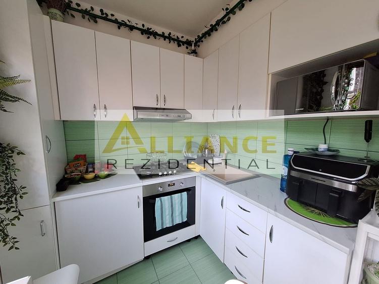 Apartament cu 2 camere semidecomandat, mobilat în Central