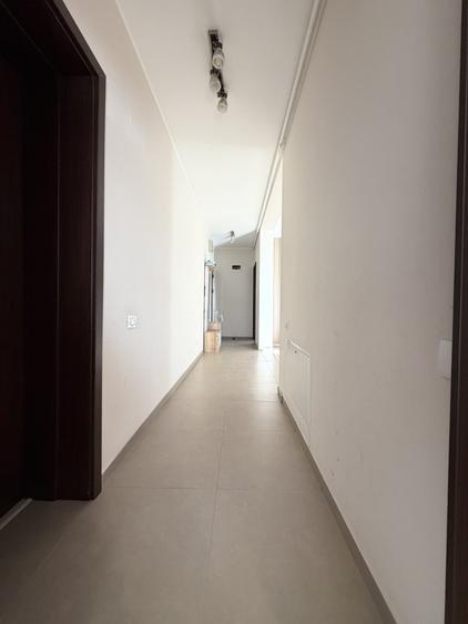 Apartament cu 3 camere decomandat, mobilat în Dumbrăvița