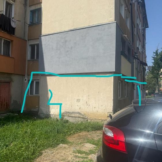 Apartament cu 3 camere semidecomandat în Petros