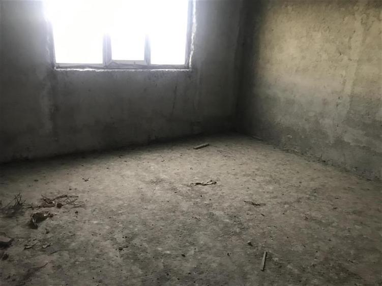 Casă individuală cu 6 camere cu Garaj în Golești