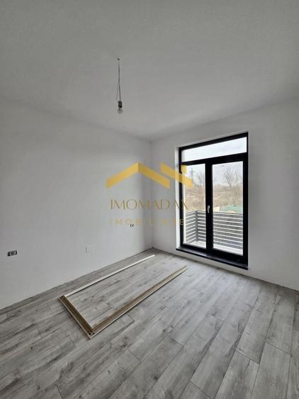 Duplex cu 4 camere cu Canalizare în Utvin