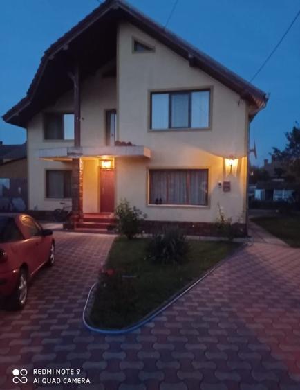 Casă cu 4 camere în Central