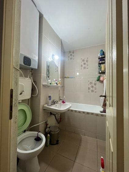 Apartament cu 3 camere semidecomandat, mobilat în Bucur Obor
