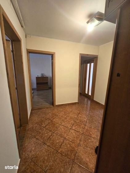 Apartament cu 3 camere decomandat în Exterior Vest