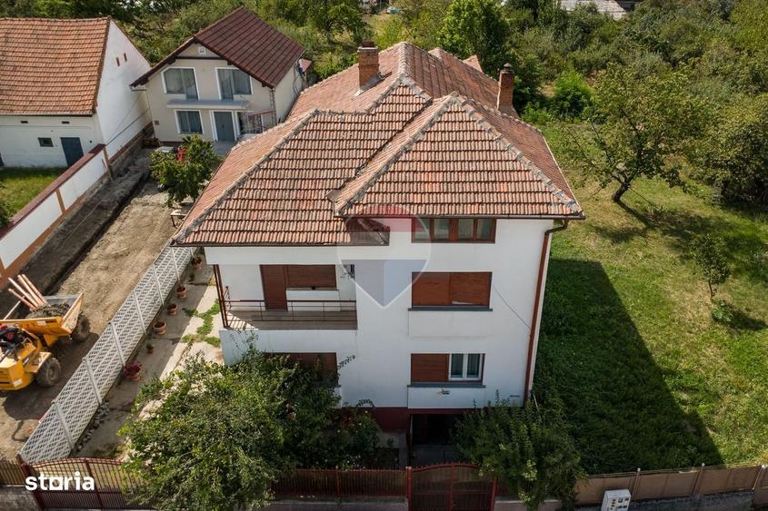 Casă cu 4 camere cu Teren 575 Mp în Central