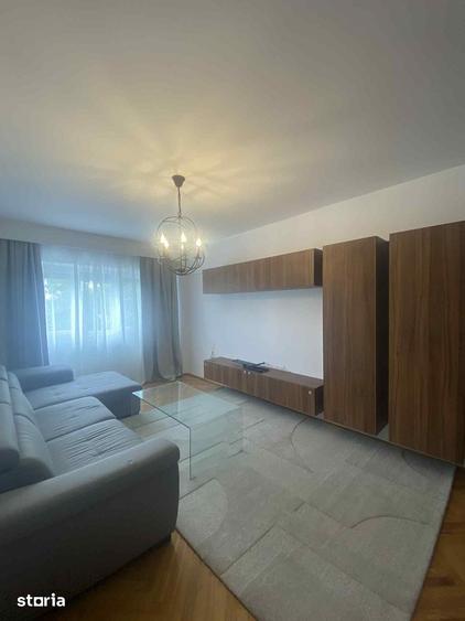 Apartament cu 4 camere decomandat în Soarelui