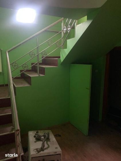Casă cu 5 camere cu Teren 271 Mp în Enachiță Văcărescu