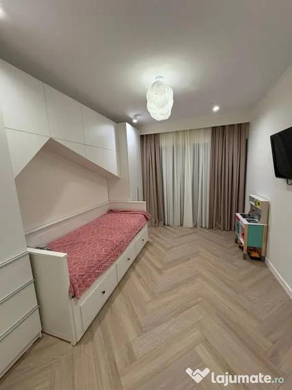 Apartament cu 3 camere decomandat, mobilat în Faleza Nord
