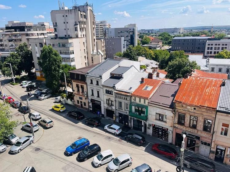 Apartament cu 3 camere decomandat în Ultracentral