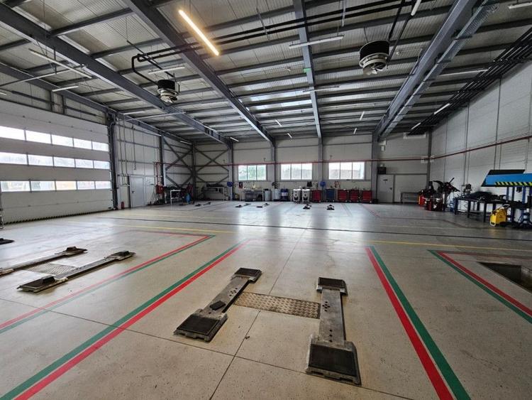 Spațiu comercial, de 1,200 mp, în Exterior Sud