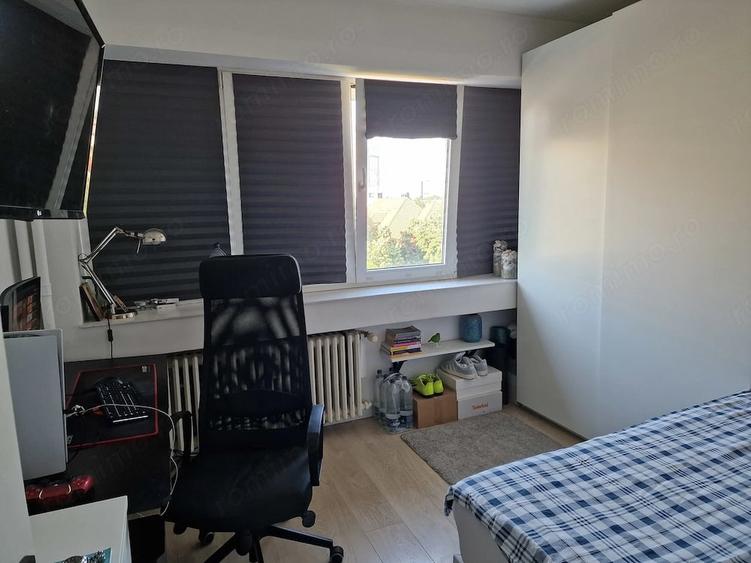Apartament cu 3 camere semidecomandat în 1 Mai