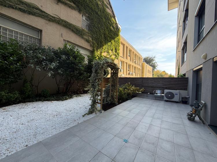 Apartament cu 3 camere decomandat în Domenii