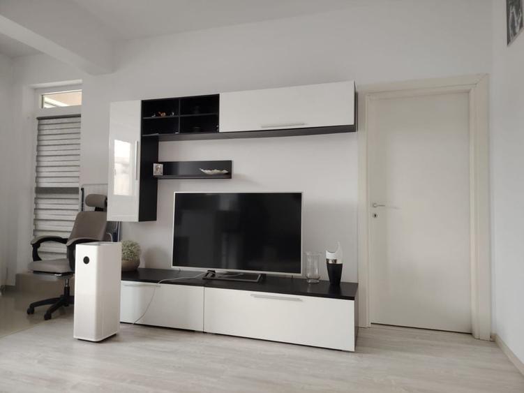 Apartament cu 2 camere semidecomandat în Păcii