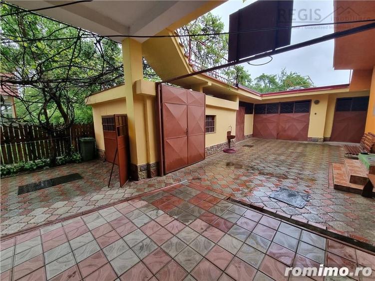 Apartament cu 3 camere, mobilat în Florilor
