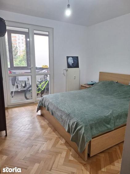 Apartament cu 3 camere în Tei