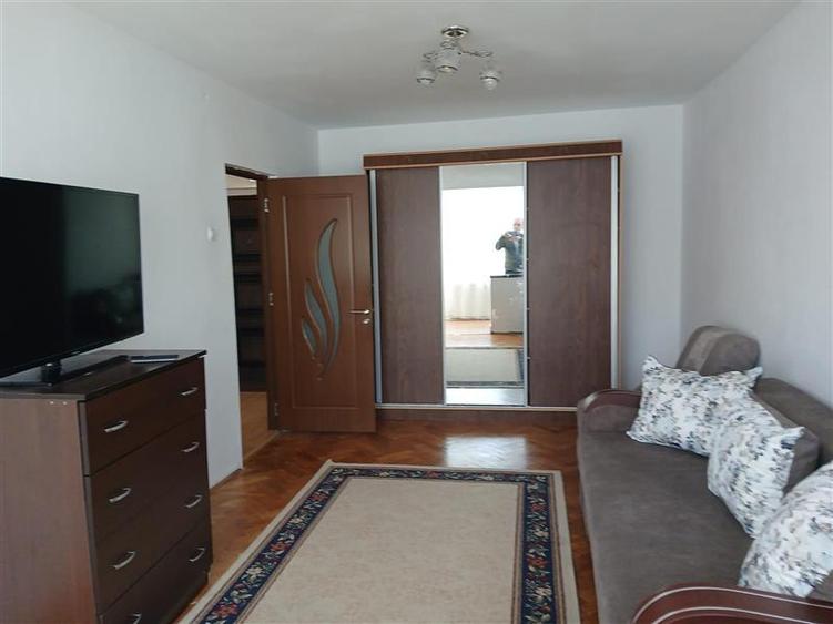 Apartament cu 2 camere decomandat, mobilat în Podu Roș