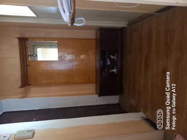 Apartament cu 3 camere semidecomandat în Cina