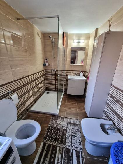 Casă cu 4 camere cu Teren 4448 Mp în Lăcusteni