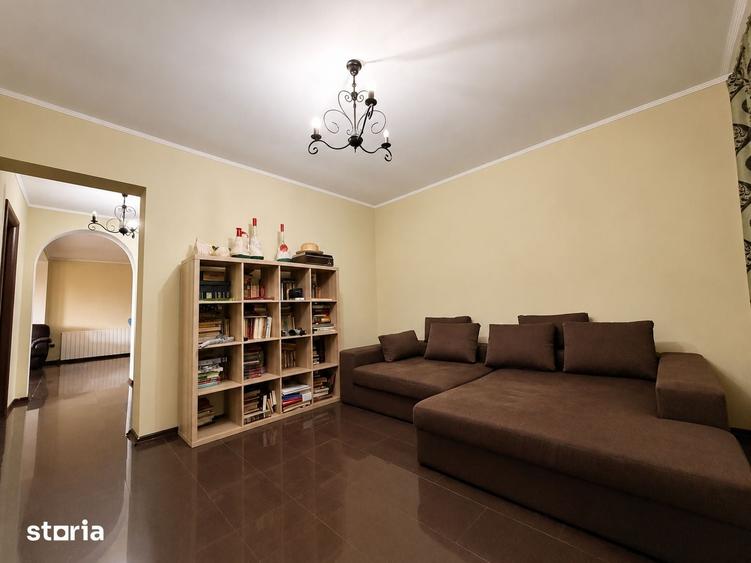 Casă cu 5 camere cu Teren 7320 Mp în Curcani