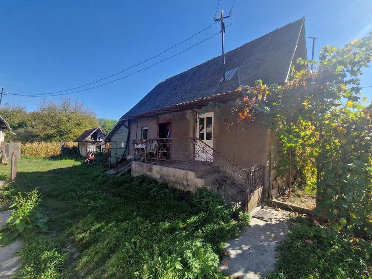 Casă cu 3 camere în Unguraș