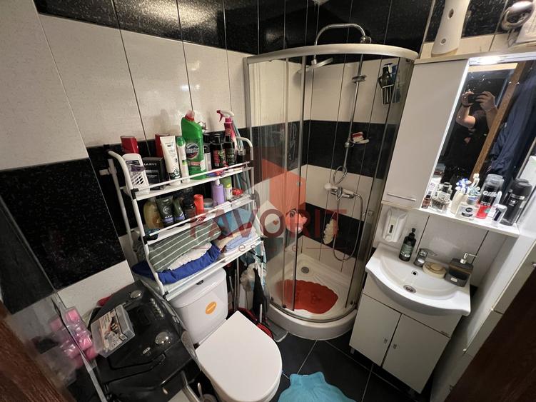 Apartament cu 4 camere decomandat, mobilat în Girocului