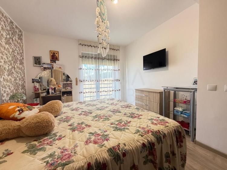 Duplex cu 4 camere cu Canalizare în Periferie