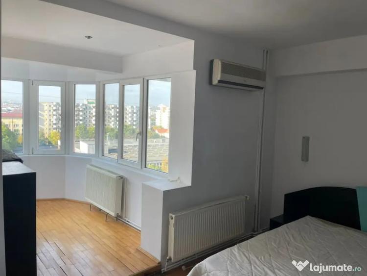 Apartament cu 4 camere decomandat în Central