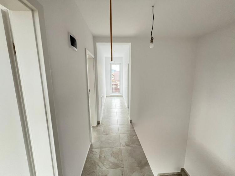 Duplex cu 4 camere cu Canalizare în Sânpetru